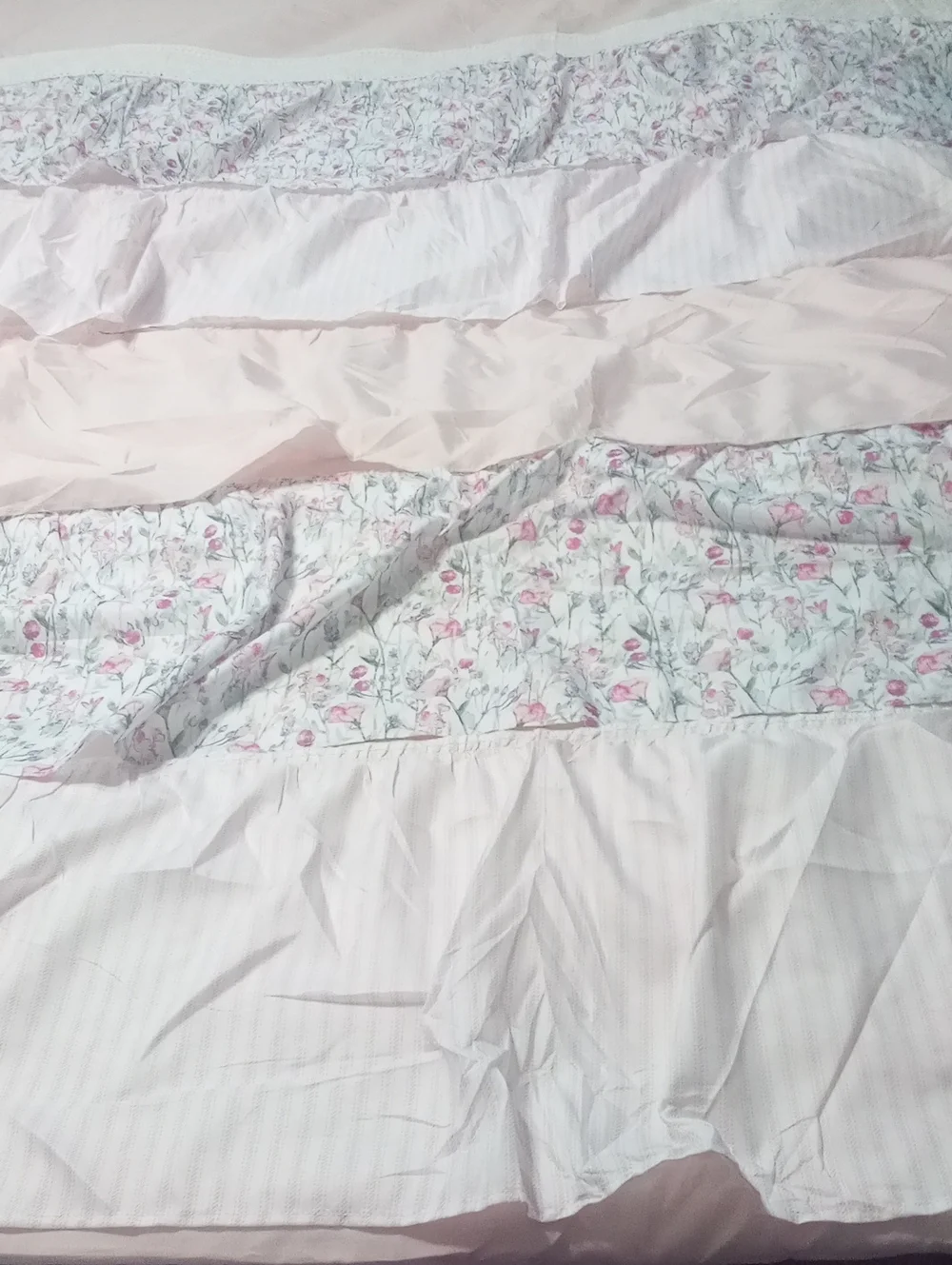 Light Pink Floral Ruffled 8 Piece Queen New In Package $129 Comforter Set